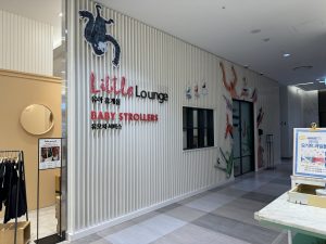 김해 신세계백화점 리틀 라운지(Little Lounge) 입구 및 유모차 대여소