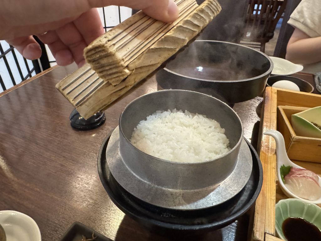 유후인 료칸 유후산 가이세키 가마솥밥 흰쌀밥