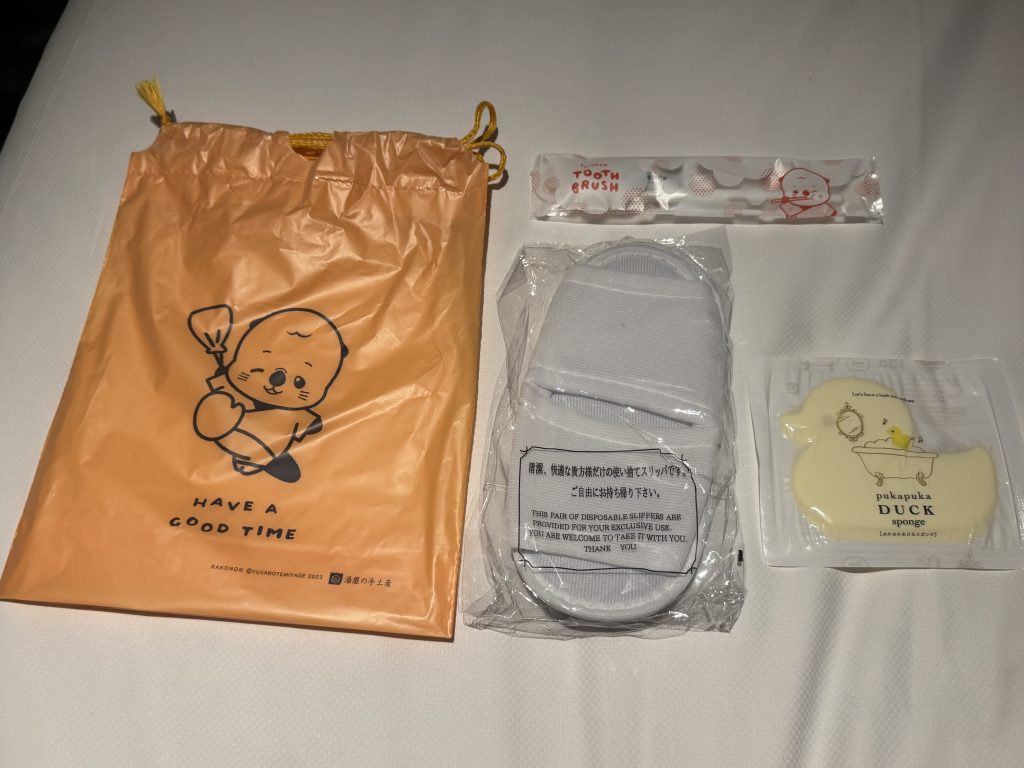더베이직스 후쿠오카 키즈 어메니티 아기 칫솔 슬리퍼 목욕 스펀지