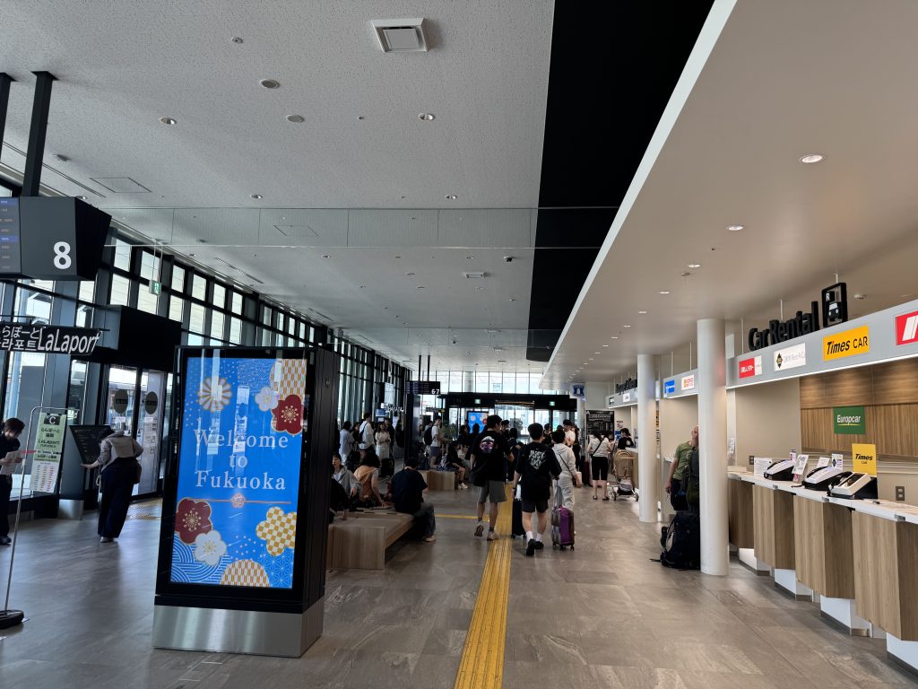 후쿠오카공항 입국장 렌터카 카운터 위치 안내 - 후쿠오카공항 렌트카 픽업
