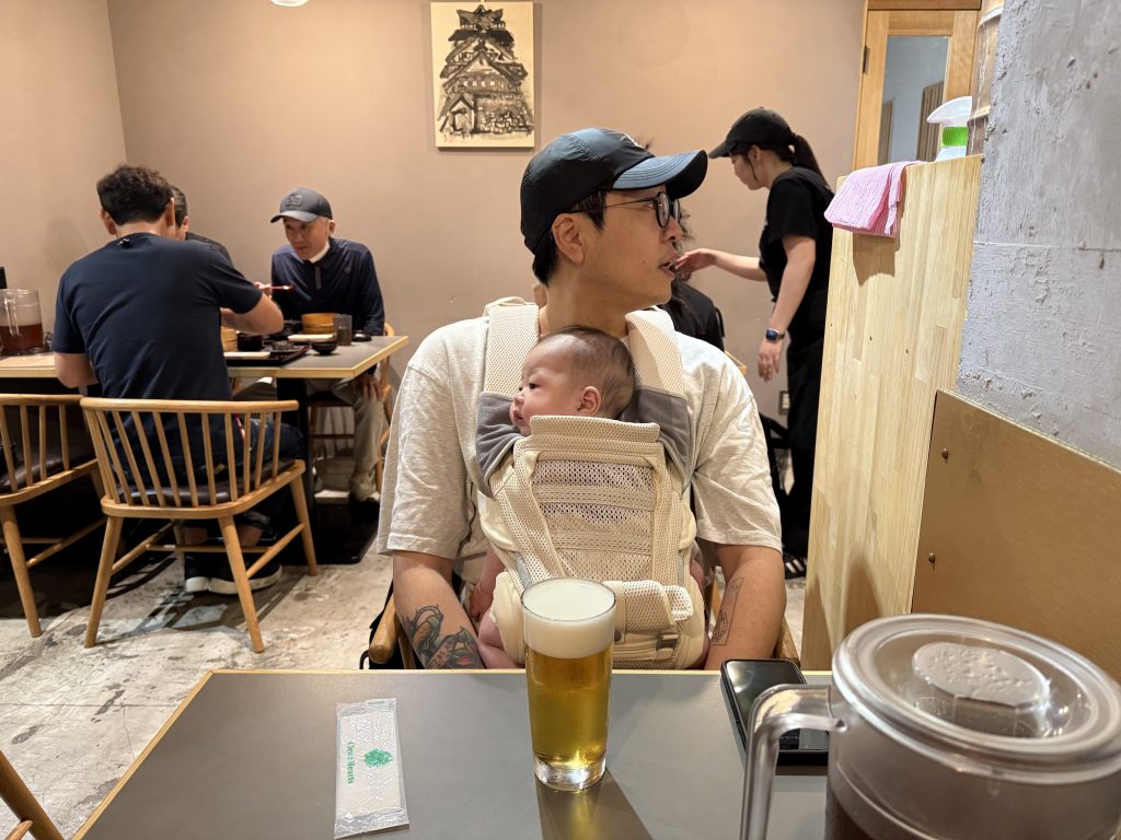 후쿠오카 하카타역 무사시 식당 내부 아기띠 테이블석 실전 육아 생맥주